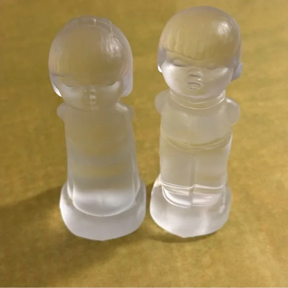 Fenton Art Glass Kissing Boy and Girl figurines in crystal velvet satin glass - Picture 3 of 8